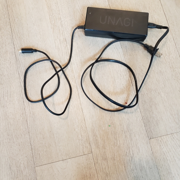 UNAGI Other - Black Charger for Electronics